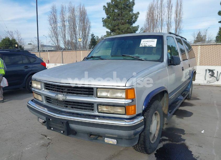 Photo 6 of 1997 Chevrolet Suburban 1500 (VIN 1GNFK16R2VJ365448)