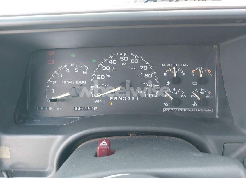 Photo 7 of 1997 Chevrolet Suburban 1500 (VIN 1GNFK16R2VJ365448)