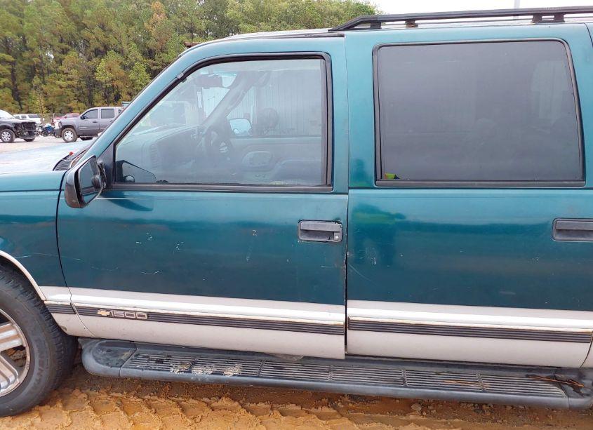 Photo 6 of 1996 Chevrolet Suburban K1500 (VIN 1GNFK16R3TJ328440)