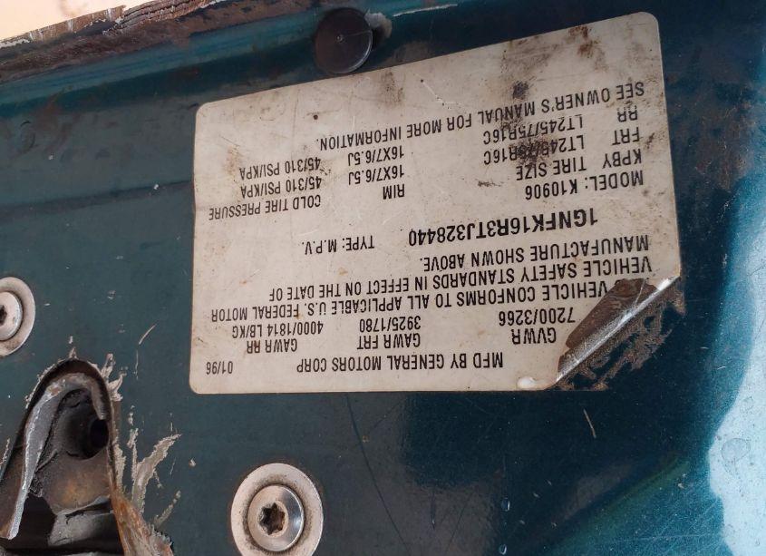 Photo 9 of 1996 Chevrolet Suburban K1500 (VIN 1GNFK16R3TJ328440)