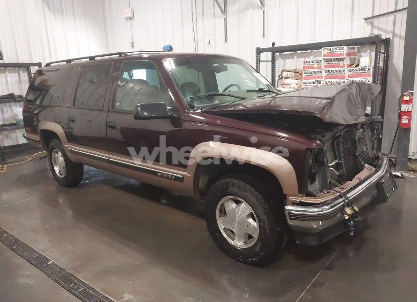 1996 Chevrolet Suburban K1500 (VIN 1GNFK16R3TJ384720) main photo