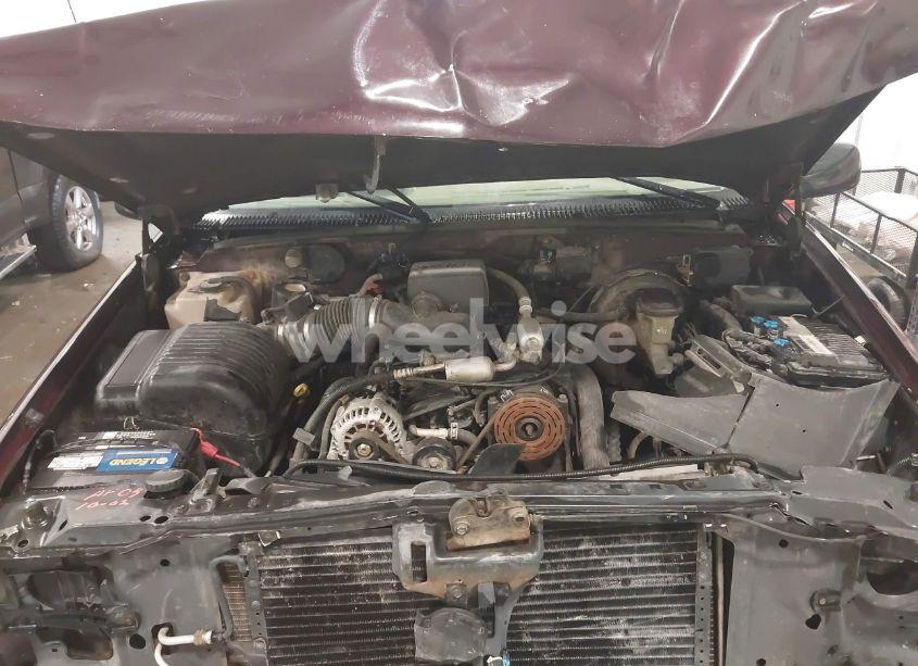 Photo 10 of 1996 Chevrolet Suburban K1500 (VIN 1GNFK16R3TJ384720)