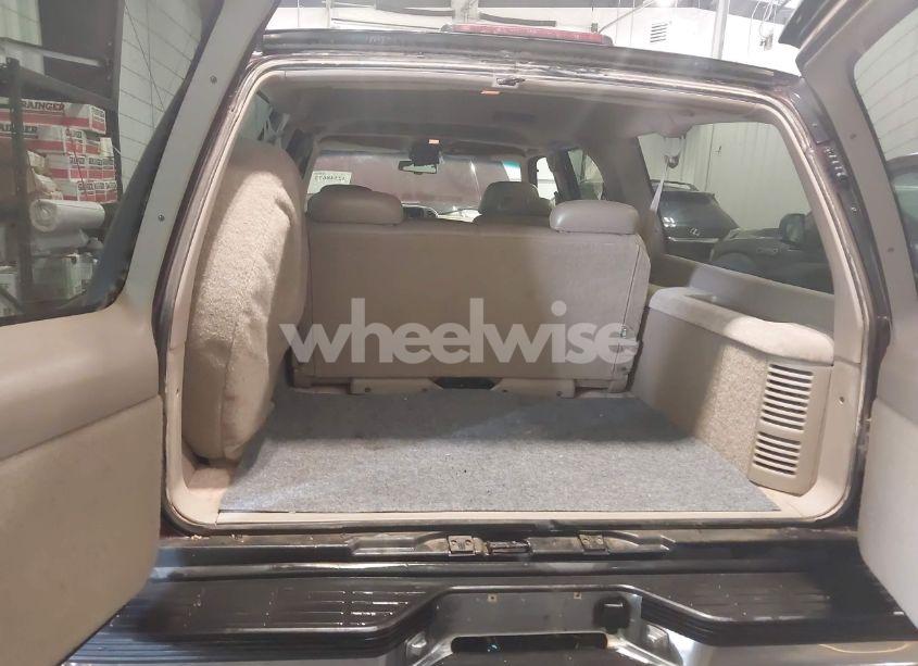 Photo 18 of 1996 Chevrolet Suburban K1500 (VIN 1GNFK16R3TJ384720)