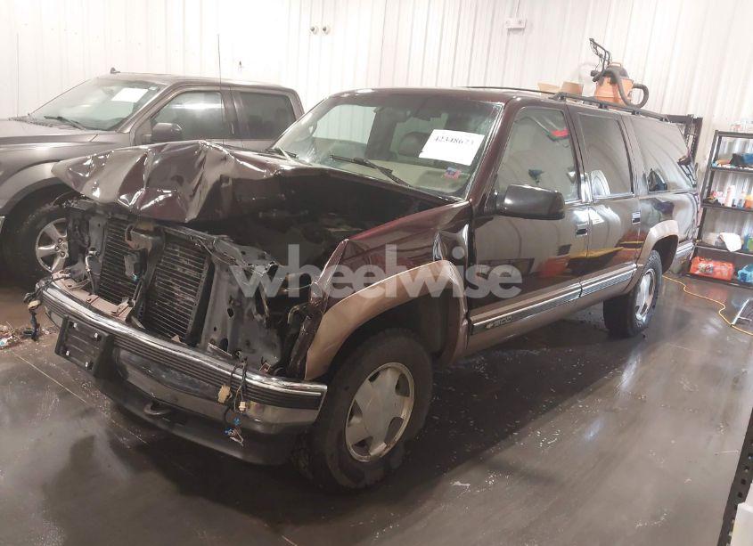 Photo 2 of 1996 Chevrolet Suburban K1500 (VIN 1GNFK16R3TJ384720)