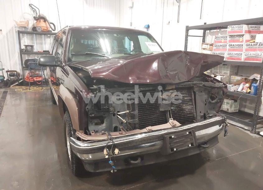 Photo 6 of 1996 Chevrolet Suburban K1500 (VIN 1GNFK16R3TJ384720)