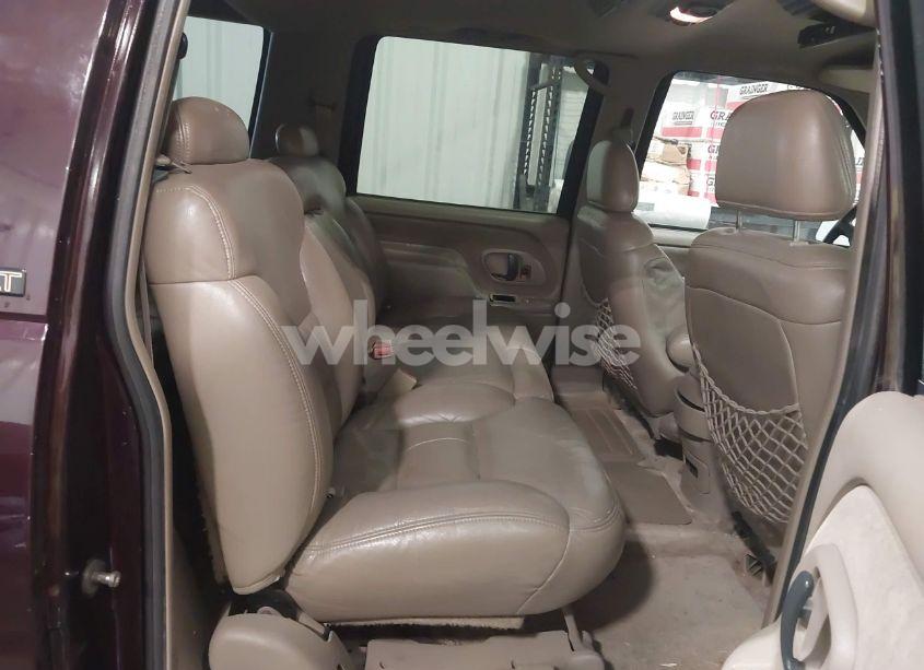 Photo 8 of 1996 Chevrolet Suburban K1500 (VIN 1GNFK16R3TJ384720)