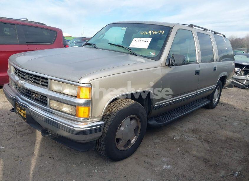 Photo 2 of 1999 Chevrolet Suburban K1500 (VIN 1GNFK16R3XJ554046)