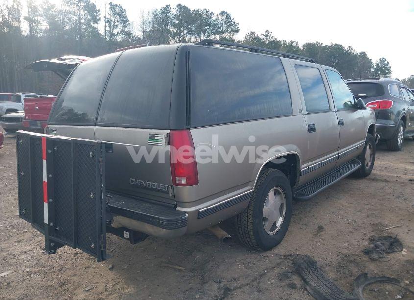 Photo 4 of 1999 Chevrolet Suburban K1500 (VIN 1GNFK16R3XJ554046)
