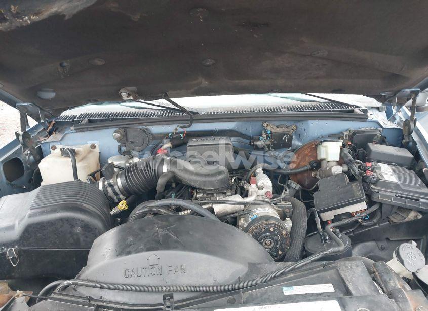 Photo 10 of 1996 Chevrolet Suburban K1500 (VIN 1GNFK16R4TJ323375)
