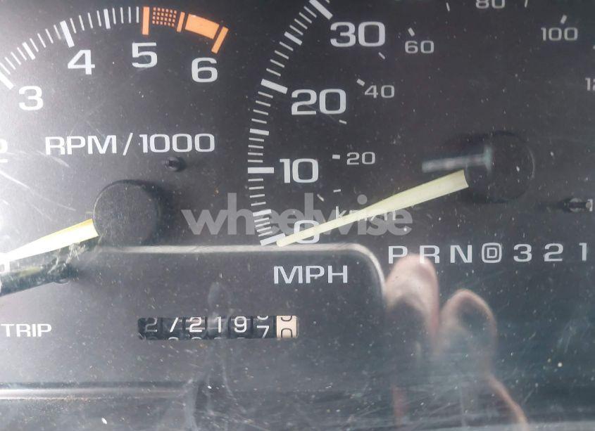 Photo 7 of 1996 Chevrolet Suburban K1500 (VIN 1GNFK16R4TJ323375)