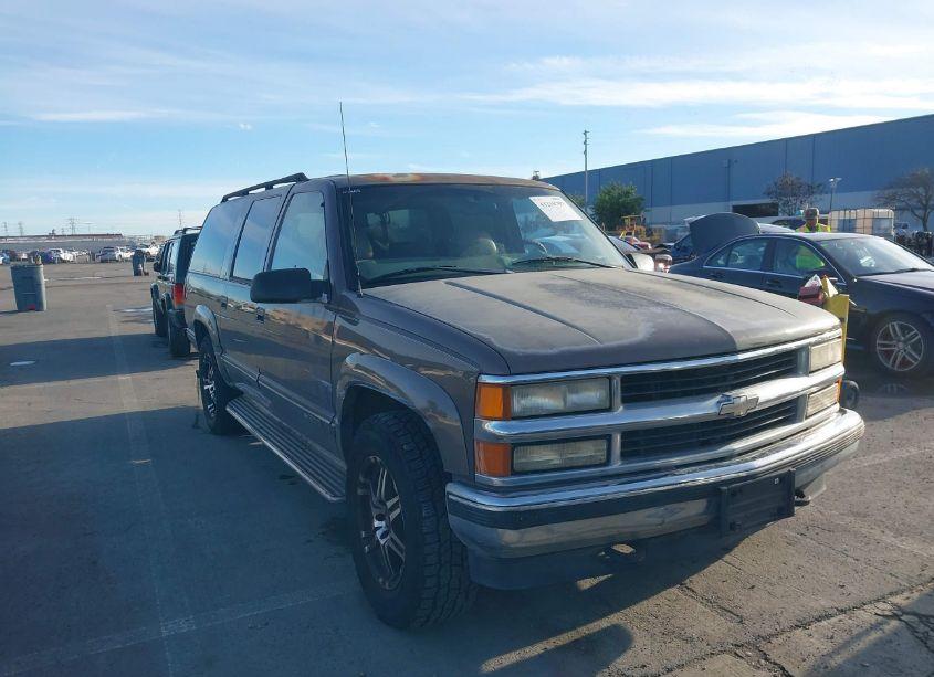 1998 Chevrolet Suburban 1500 (VIN 1GNFK16R4WJ341329) main photo