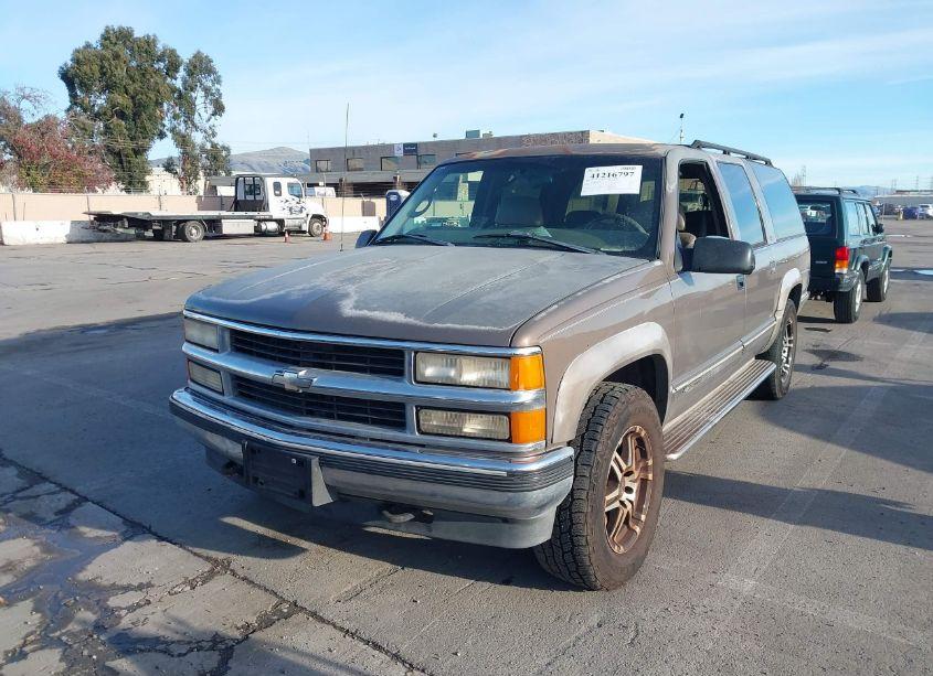 Photo 2 of 1998 Chevrolet Suburban 1500 (VIN 1GNFK16R4WJ341329)