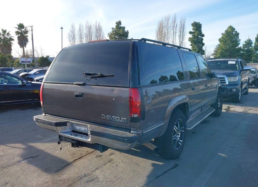 Photo 4 of 1998 Chevrolet Suburban 1500 (VIN 1GNFK16R4WJ341329)