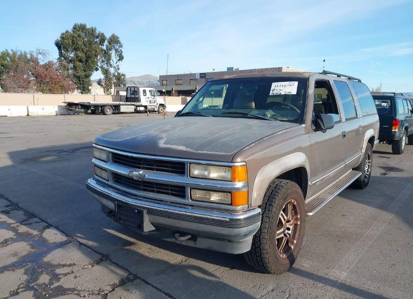 Photo 6 of 1998 Chevrolet Suburban 1500 (VIN 1GNFK16R4WJ341329)