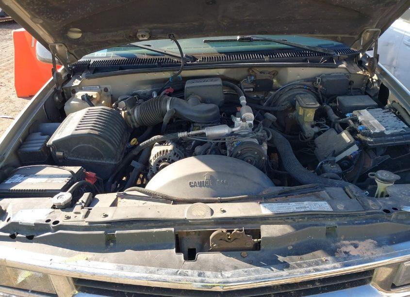 Photo 10 of 1999 Chevrolet Suburban 1500 LT (VIN 1GNFK16R4XJ569946)