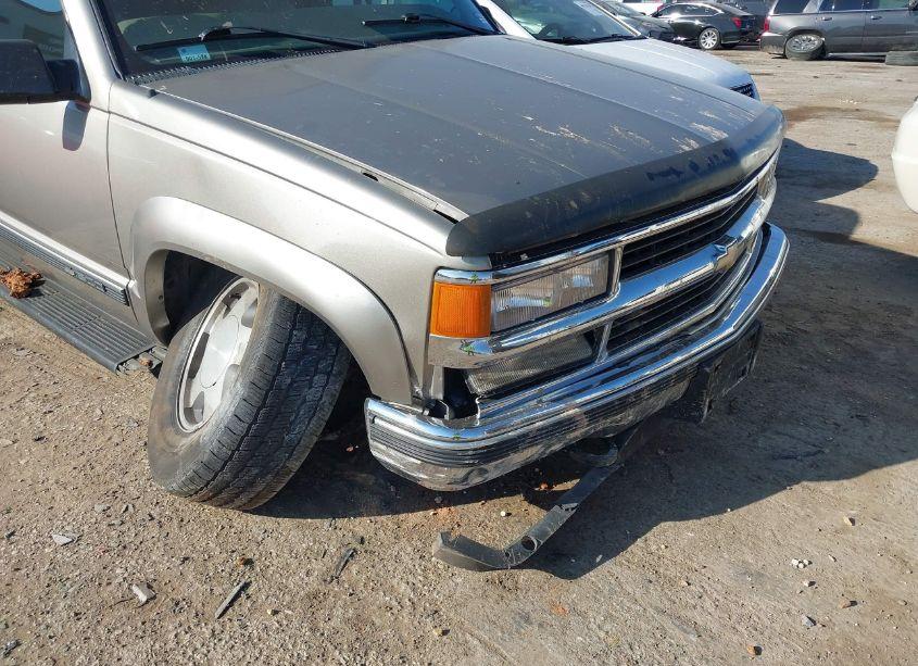 Photo 14 of 1999 Chevrolet Suburban 1500 LT (VIN 1GNFK16R4XJ569946)