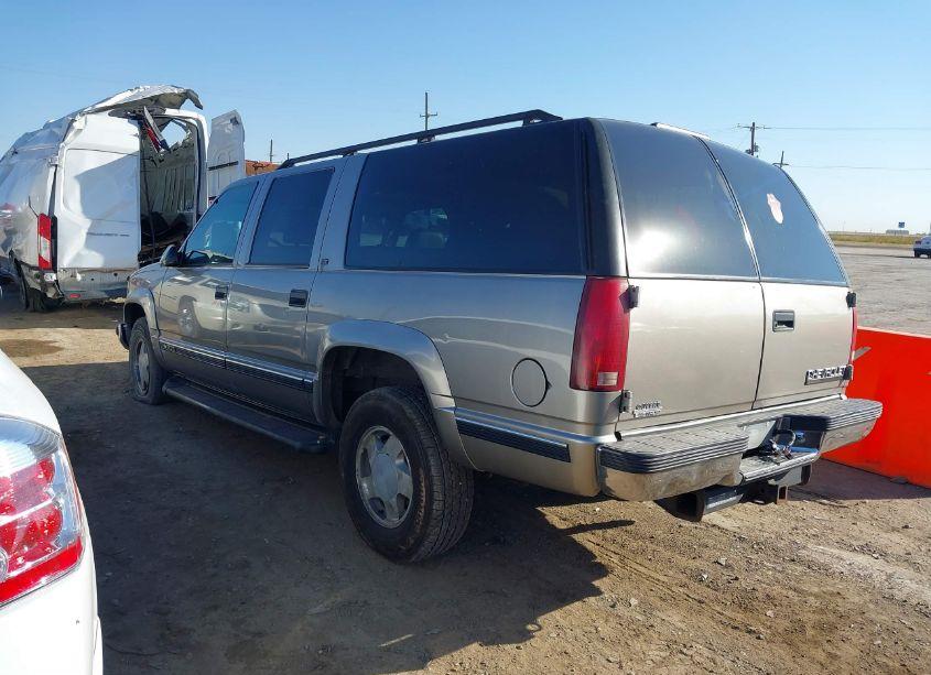 Photo 3 of 1999 Chevrolet Suburban 1500 LT (VIN 1GNFK16R4XJ569946)