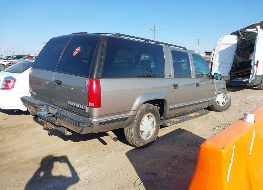 Photo 4 of 1999 Chevrolet Suburban 1500 LT (VIN 1GNFK16R4XJ569946)