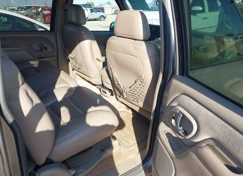 Photo 8 of 1999 Chevrolet Suburban 1500 LT (VIN 1GNFK16R4XJ569946)