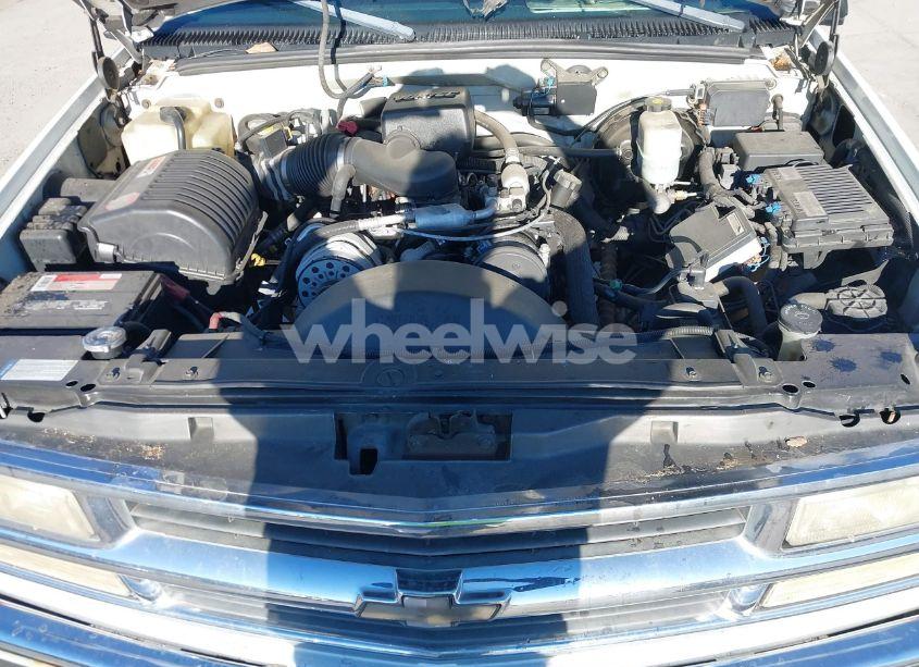 Photo 10 of 1998 Chevrolet Suburban 1500 (VIN 1GNFK16R5WJ352873)