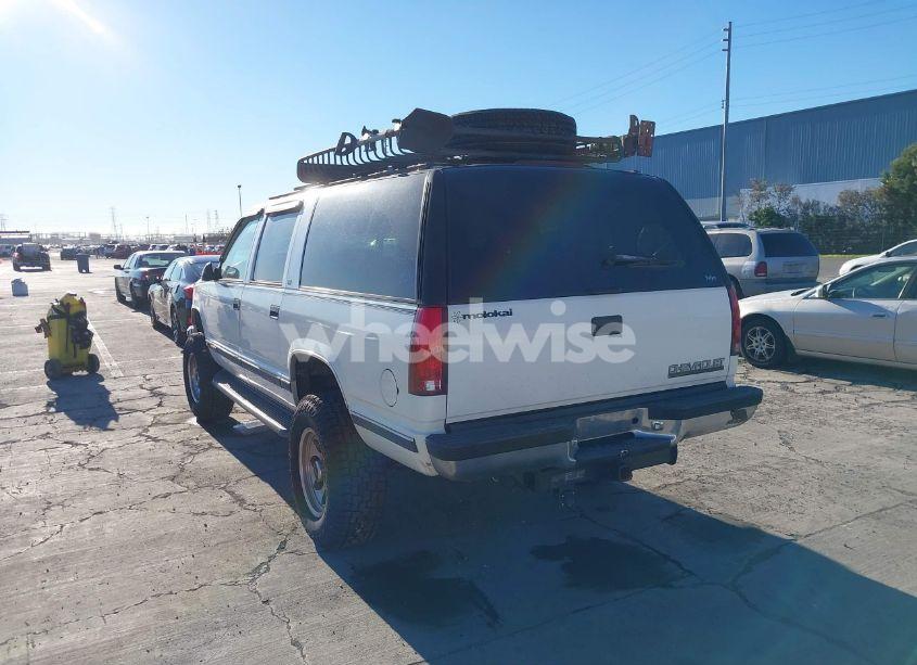 Photo 3 of 1998 Chevrolet Suburban 1500 (VIN 1GNFK16R5WJ352873)