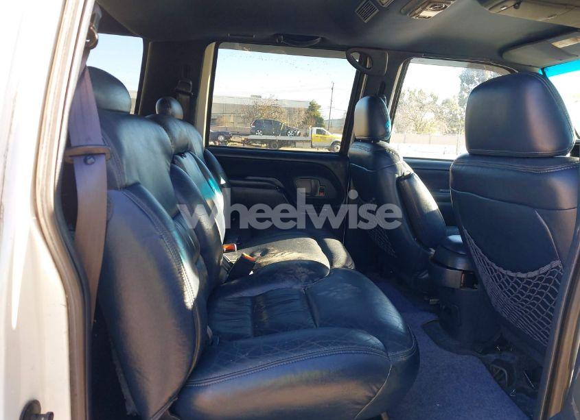 Photo 8 of 1998 Chevrolet Suburban 1500 (VIN 1GNFK16R5WJ352873)