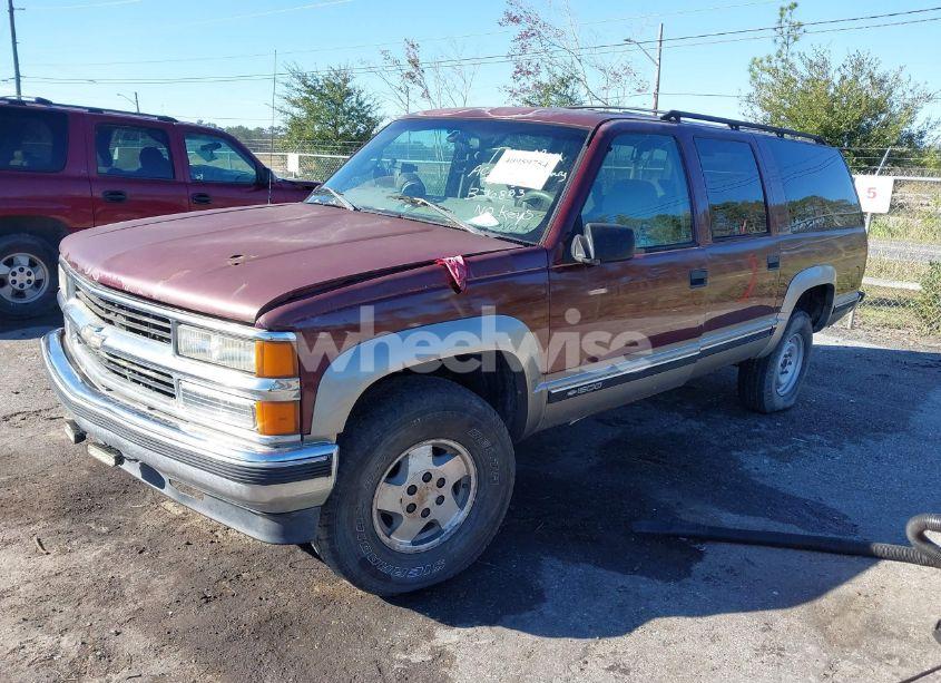 Photo 2 of 1999 Chevrolet Suburban 1500 LT (VIN 1GNFK16R5XJ376883)