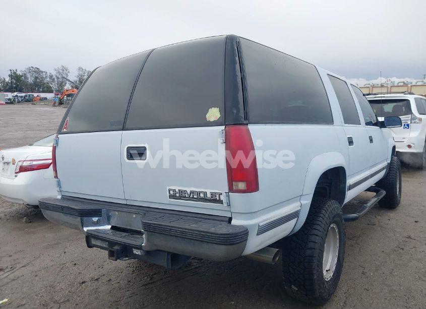 Photo 4 of 1999 Chevrolet Suburban 1500 LT (VIN 1GNFK16R5XJ499180)
