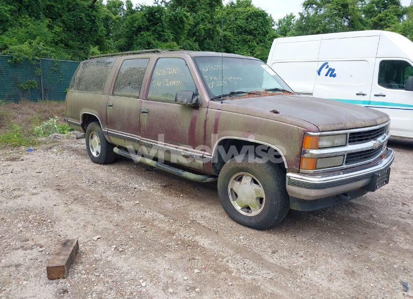 1996 Chevrolet Suburban K1500 (VIN 1GNFK16R8TJ397396) main photo