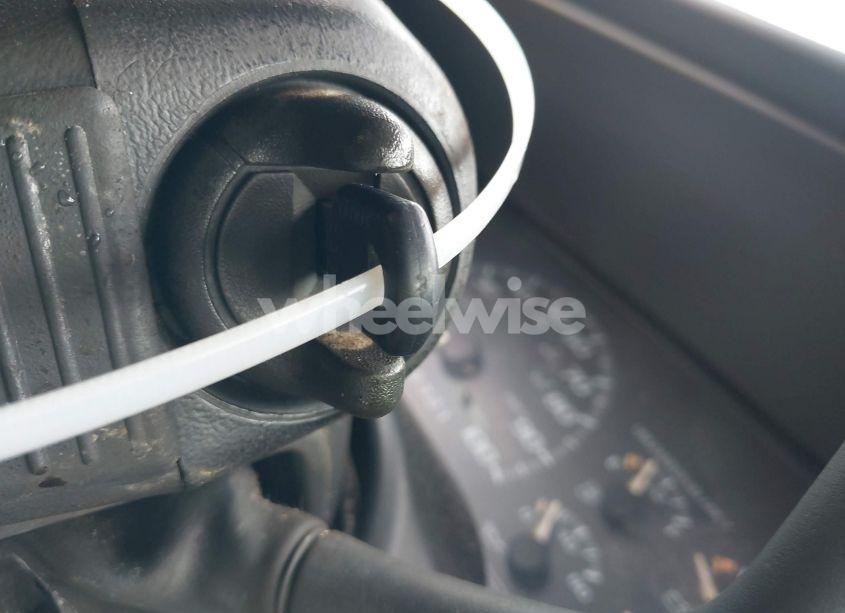 Photo 11 of 1996 Chevrolet Suburban K1500 (VIN 1GNFK16R8TJ397396)