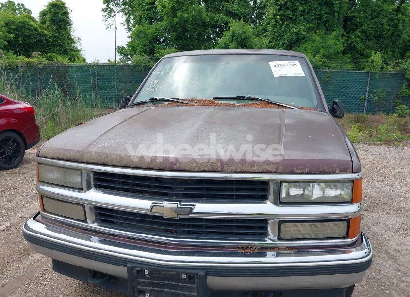 Photo 6 of 1996 Chevrolet Suburban K1500 (VIN 1GNFK16R8TJ397396)