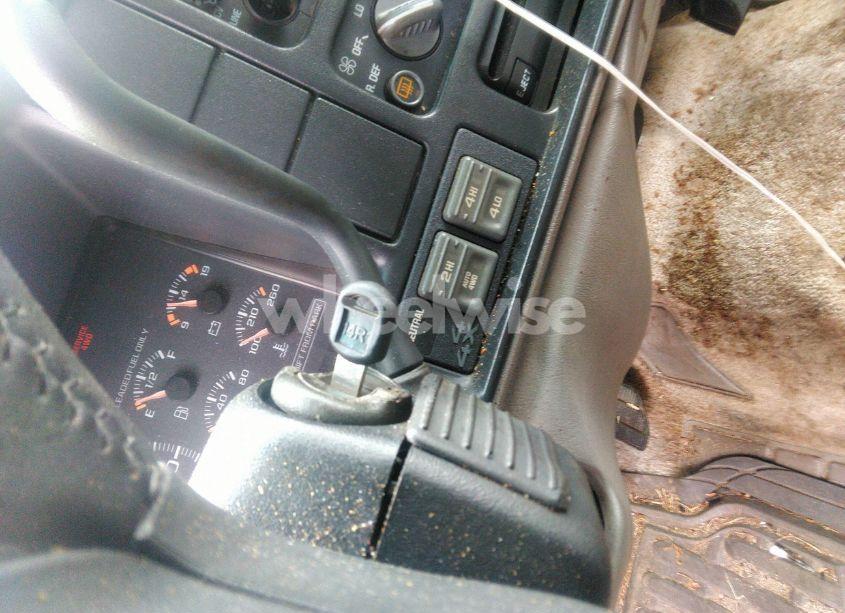 Photo 11 of 1999 Chevrolet Suburban 1500 LT (VIN 1GNFK16R8XJ305788)