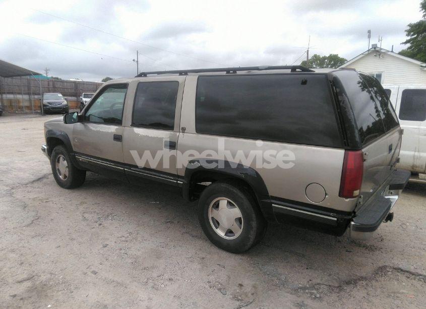 Photo 3 of 1999 Chevrolet Suburban 1500 LT (VIN 1GNFK16R8XJ305788)