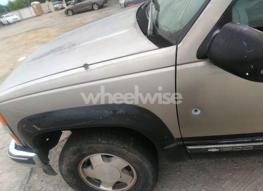 Photo 6 of 1999 Chevrolet Suburban 1500 LT (VIN 1GNFK16R8XJ305788)