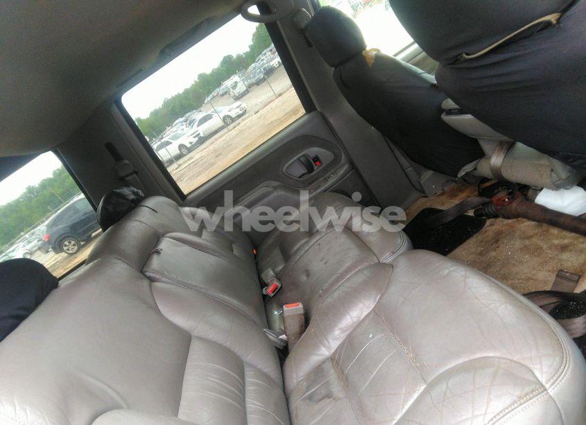 Photo 8 of 1999 Chevrolet Suburban 1500 LT (VIN 1GNFK16R8XJ305788)