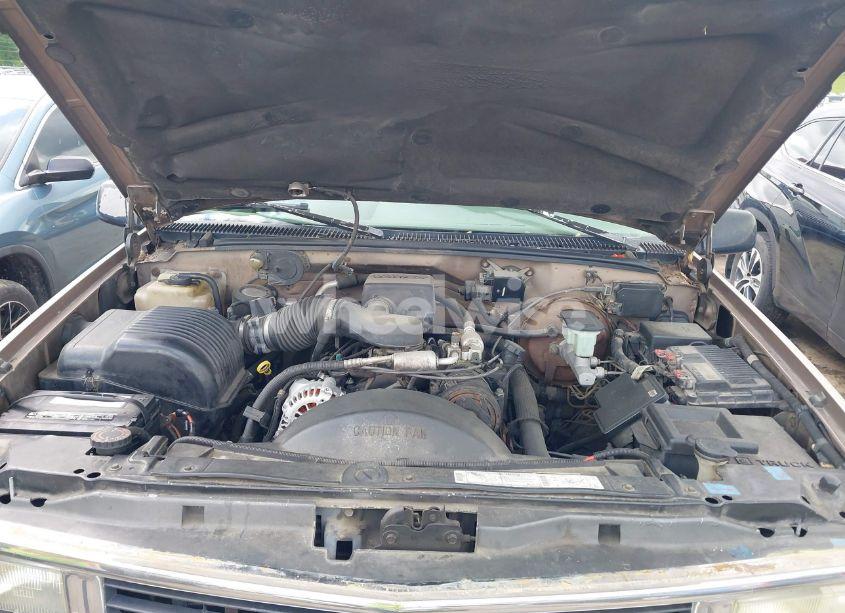 Photo 10 of 1996 Chevrolet Suburban K1500 (VIN 1GNFK16R9TJ326563)