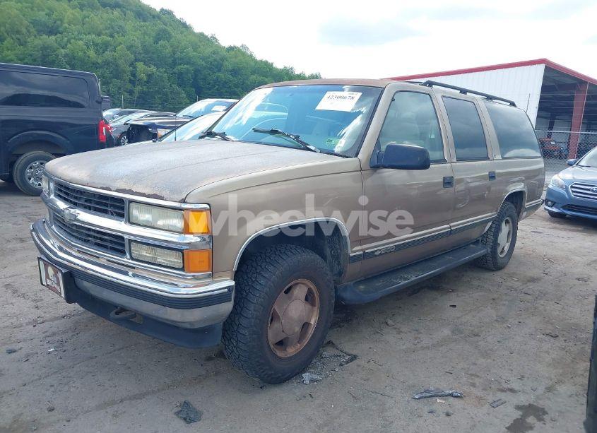 Photo 2 of 1996 Chevrolet Suburban K1500 (VIN 1GNFK16R9TJ326563)