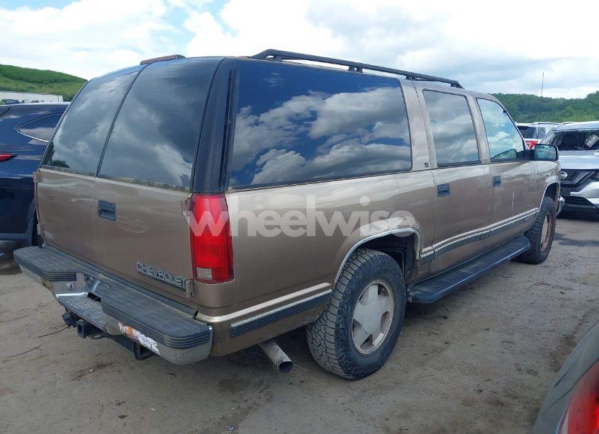 Photo 4 of 1996 Chevrolet Suburban K1500 (VIN 1GNFK16R9TJ326563)