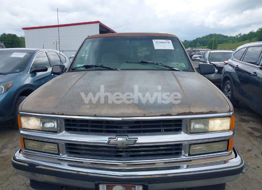 Photo 6 of 1996 Chevrolet Suburban K1500 (VIN 1GNFK16R9TJ326563)