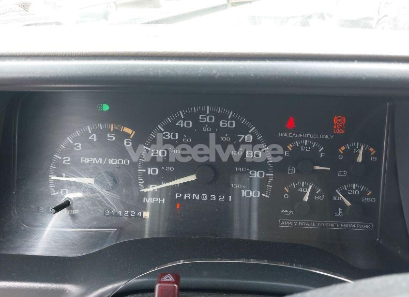 Photo 7 of 1996 Chevrolet Suburban K1500 (VIN 1GNFK16R9TJ326563)