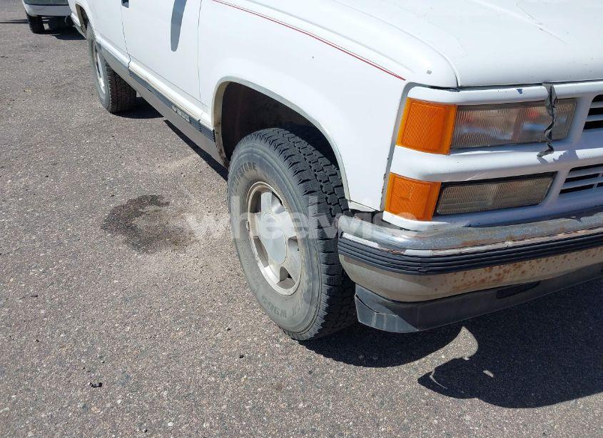 Photo 6 of 1996 Chevrolet Suburban K1500 (VIN 1GNFK16R9TJ411712)