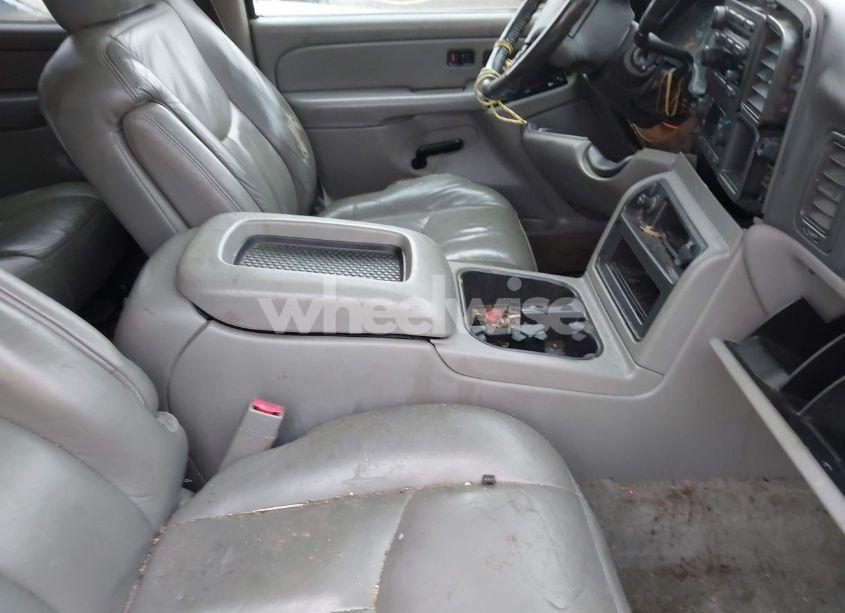 Photo 5 of 2004 Chevrolet Suburban 1500 LT (VIN 1GNFK16T04J312354)