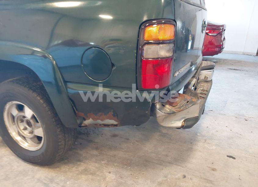 Photo 6 of 2001 Chevrolet Suburban 1500 LT (VIN 1GNFK16T11J198893)