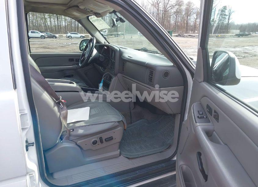 Photo 5 of 2004 Chevrolet Suburban 1500 LT (VIN 1GNFK16T14J103074)