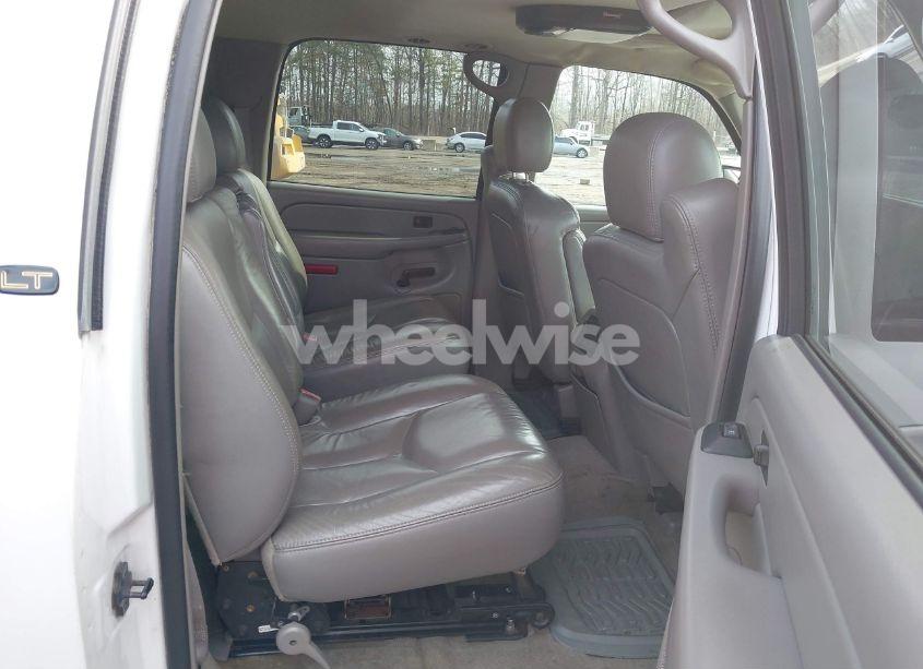Photo 8 of 2004 Chevrolet Suburban 1500 LT (VIN 1GNFK16T14J103074)