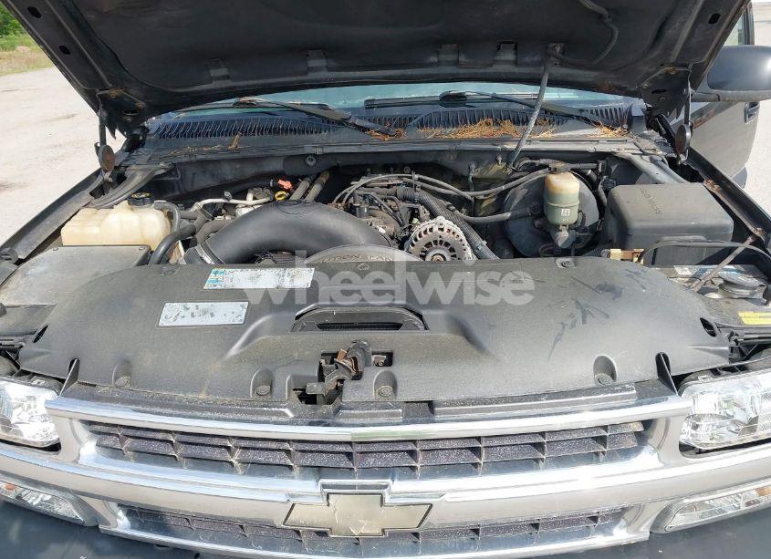 Photo 10 of 2002 Chevrolet Suburban 1500 LT (VIN 1GNFK16T22J211667)