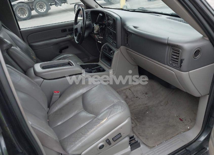 Photo 5 of 2004 Chevrolet Suburban 1500 LT (VIN 1GNFK16T54J197329)