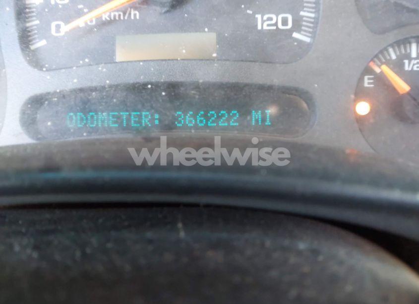 Photo 7 of 2003 Chevrolet Suburban 1500 LT (VIN 1GNFK16T93J211098)