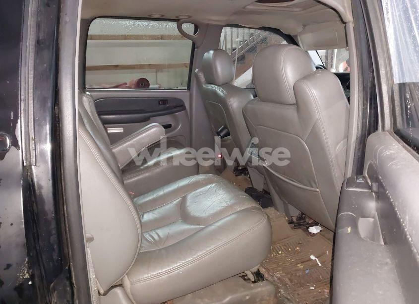 Photo 8 of 2003 Chevrolet Suburban 1500 LT (VIN 1GNFK16T93J211098)