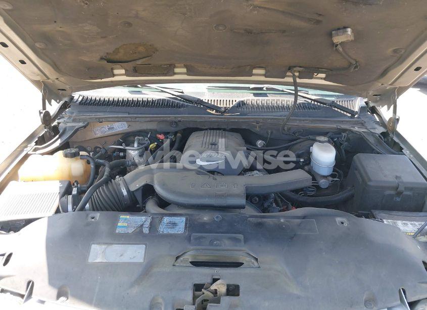 Photo 10 of 2002 Chevrolet Suburban 1500 LT (VIN 1GNFK16TX2J239684)